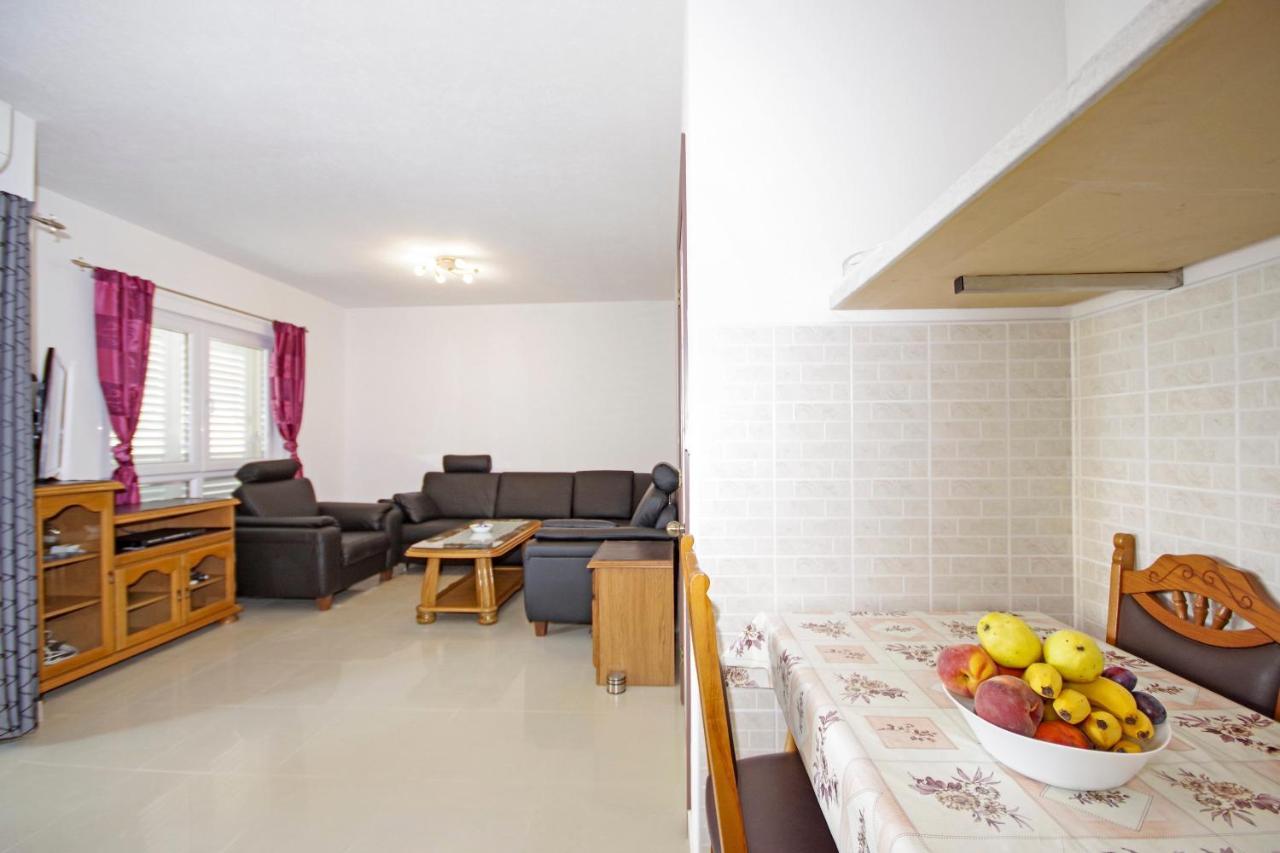 Apartmani Cezar Makarska Exterior photo
