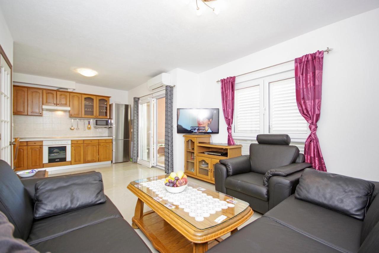 Apartmani Cezar Makarska Exterior photo